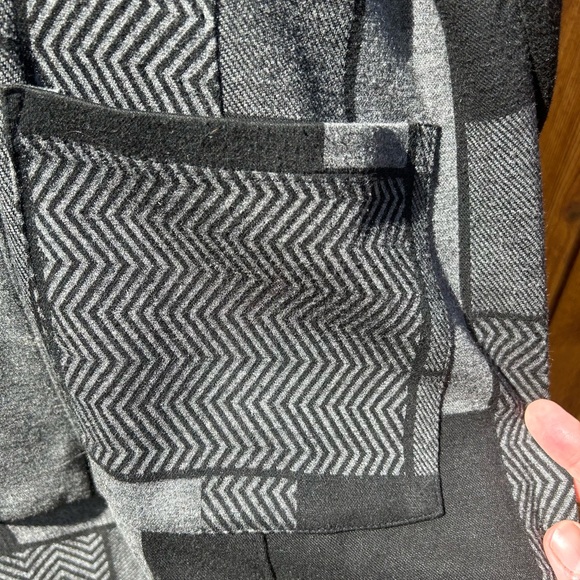 NWOT Zipper jacket / blazer by JJ. Xl black & grey geometric plaid - Picture 3 of 5